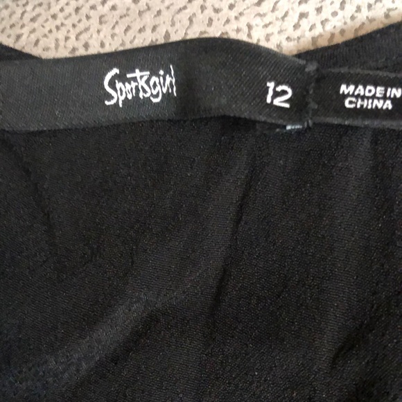 Sports Girl plain black top With zipper in the back - Picture 4 of 5